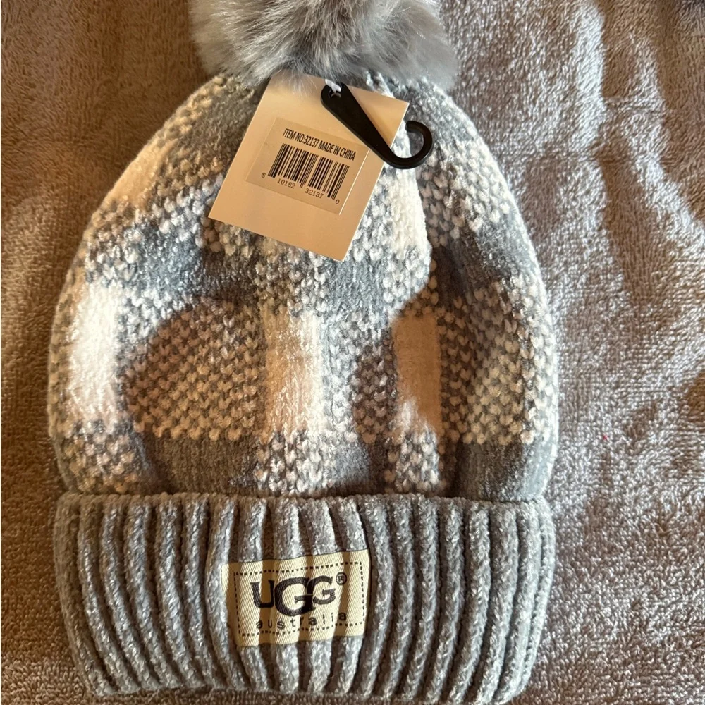UGG Gray and Cream Patterned Beanie - Picture 1 of 1